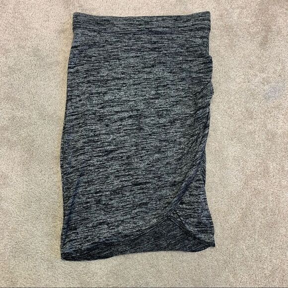 𝅺ARITZIA Wilfred gray ruched stretchy Tyra skirt size small - Picture 5 of 9